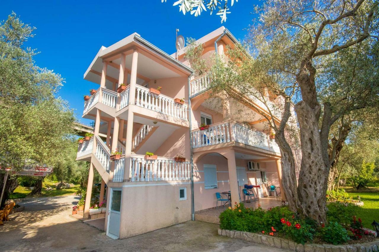 Apartments Duskic Утьеха Экстерьер фото