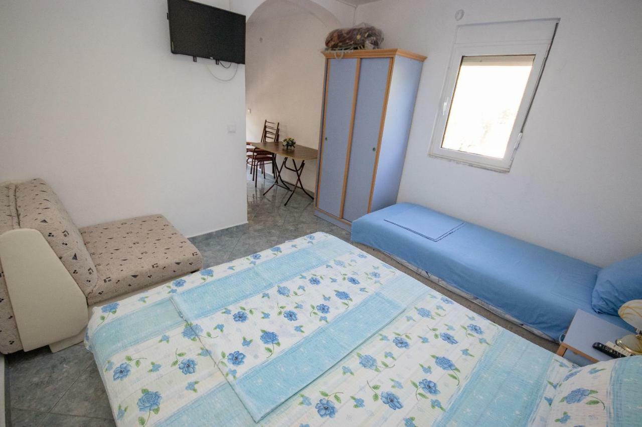 Apartments Duskic Утьеха Экстерьер фото