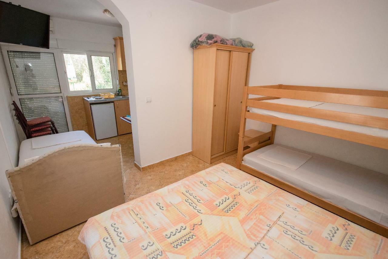 Apartments Duskic Утьеха Экстерьер фото