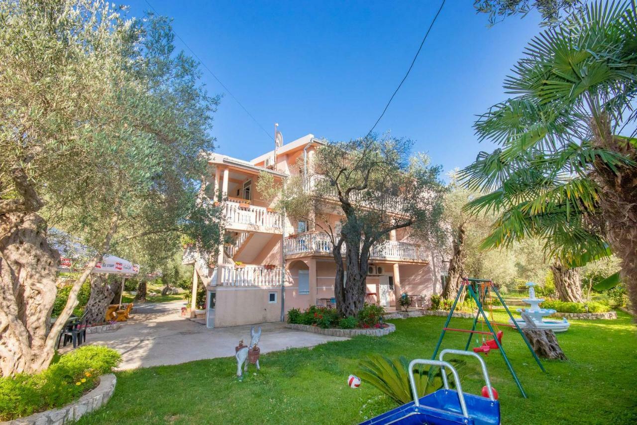 Apartments Duskic Утьеха Экстерьер фото