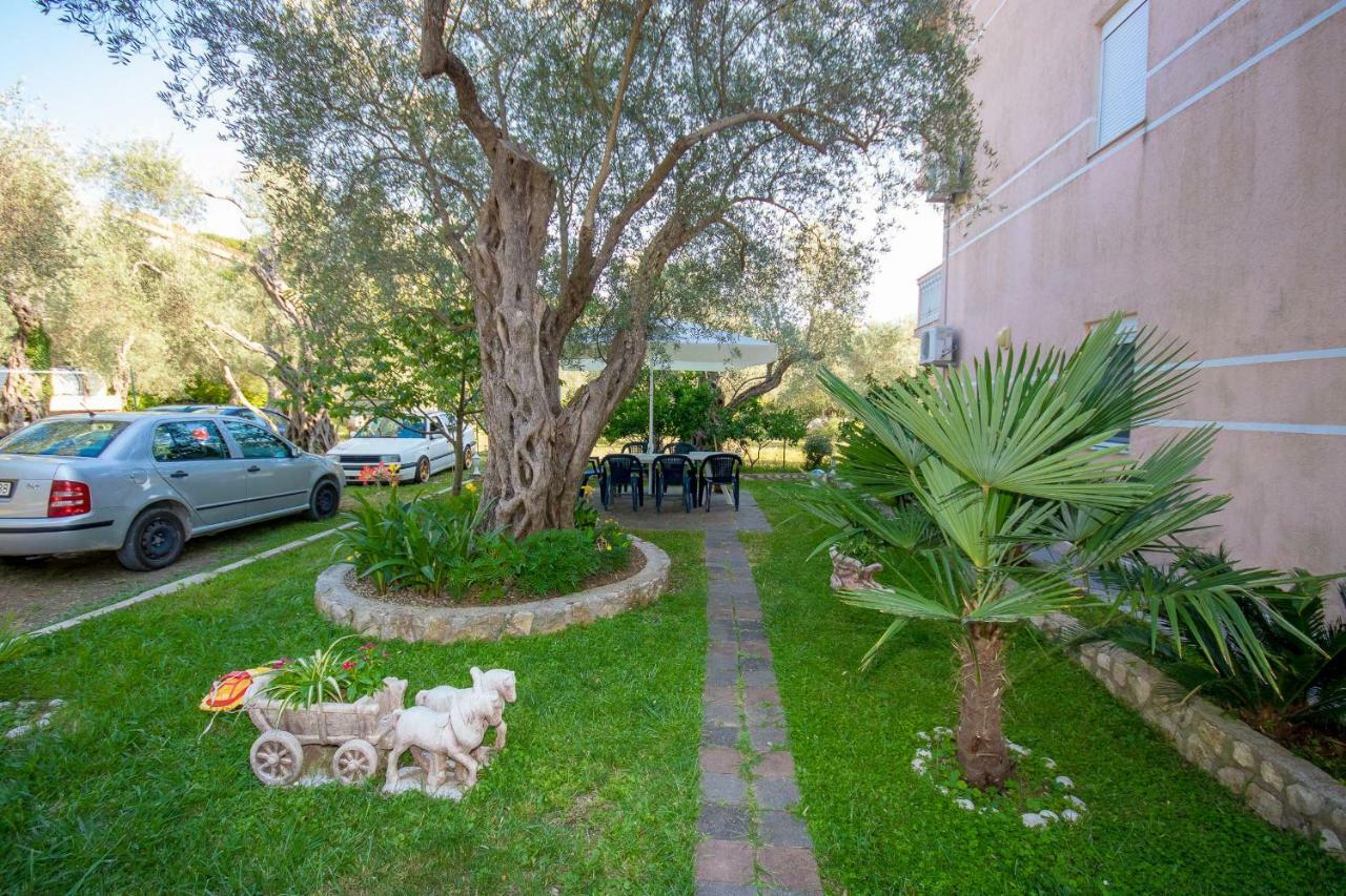 Apartments Duskic Утьеха Экстерьер фото