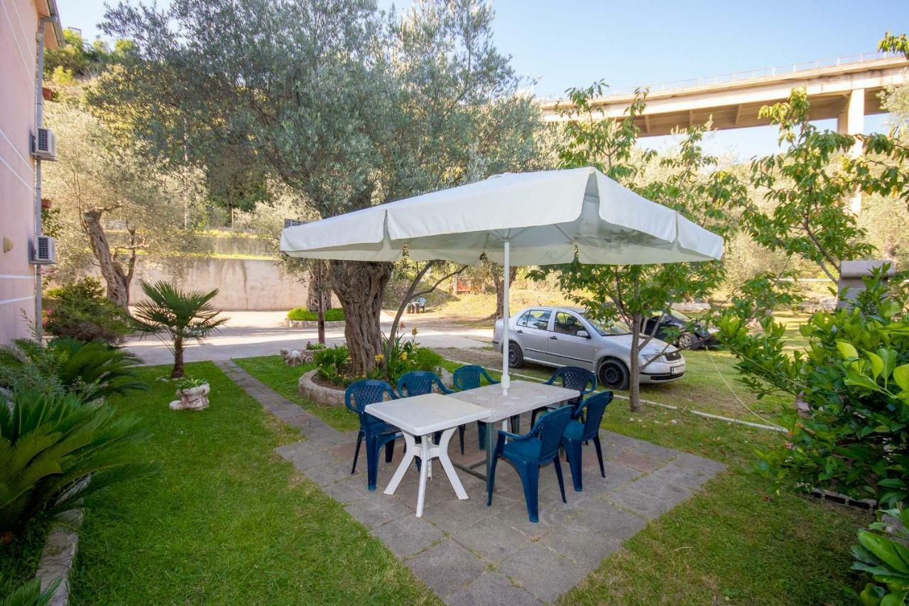 Apartments Duskic Утьеха Экстерьер фото